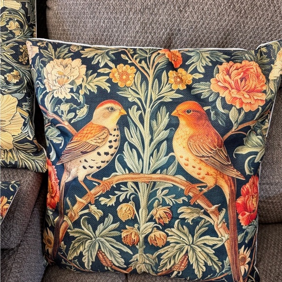 4/Floral and Bird Patterned Throw Pillow Set - Picture 4 of 10